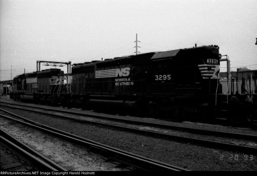 NS 3295 & 6175 in Glenwood Yard